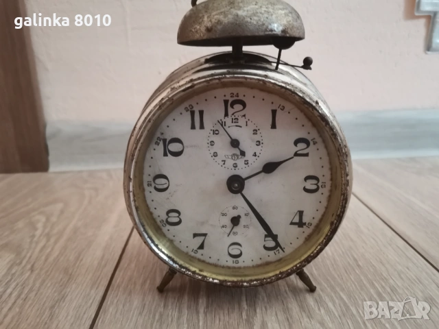 Стар работещ будилник, снимка 2 - Антикварни и старинни предмети - 54483700