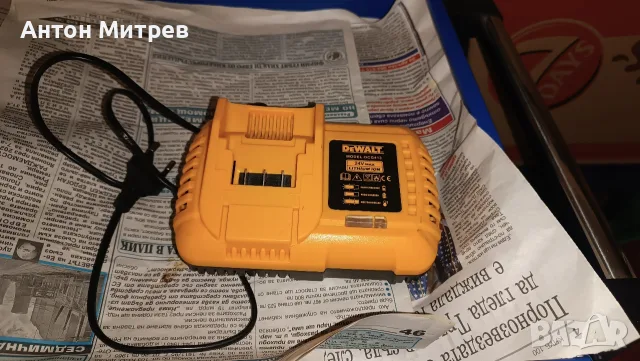 Продавам зарядно за акумулаторен ъглошлайф DeWalt , снимка 2 - Други инструменти - 55423565