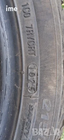 2бр всесезонни гуми 215/45R17. Kumho Solus. DOT 1025. 8 мм дълбочина на шарката. Като нови...., снимка 2 - Гуми и джанти - 55318024