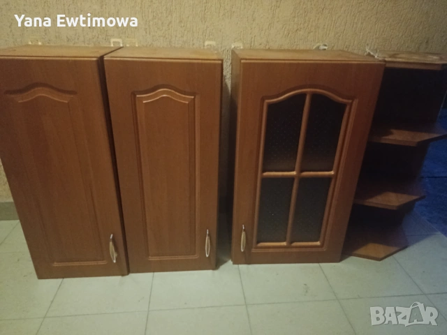 Продавам запазени кухненски шкафове в цвят орех. Подходящи за кухня, вила или обзавеждане на апартам