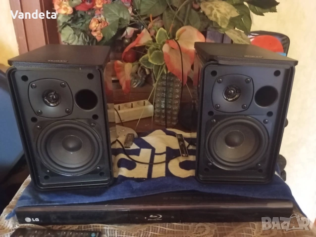 Тонколони Onkyo в състояние като нови.