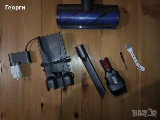 Отлична Dyson V10 безжична прахосмукачка с нова батерия и аксесоари, снимка 4 - Прахосмукачки - 55414189