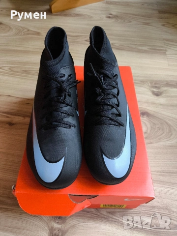 Два модела футболни обувки NIKE, снимка 8 - Спортни обувки - 54986841