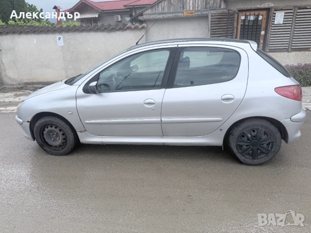 Peugeot 206 1.4i Газ/Бензин - 2000 г., 4 врати, снимка 3 - Автомобили и джипове - 54639709
