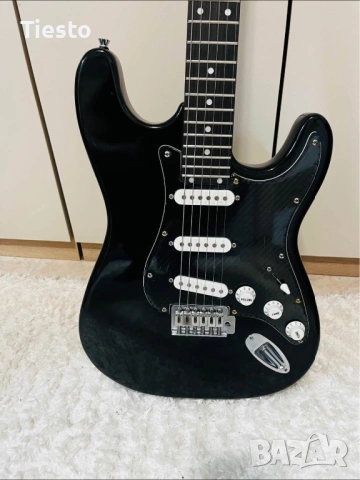Електрическа китара тип Stratocaster - Перфектно състояние, снимка 2 - Китари - 54307529