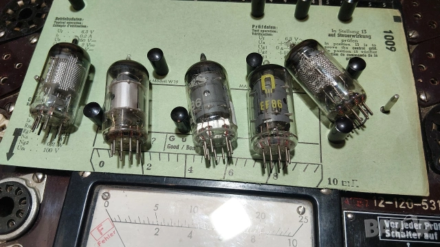 Радио лампи EF86 