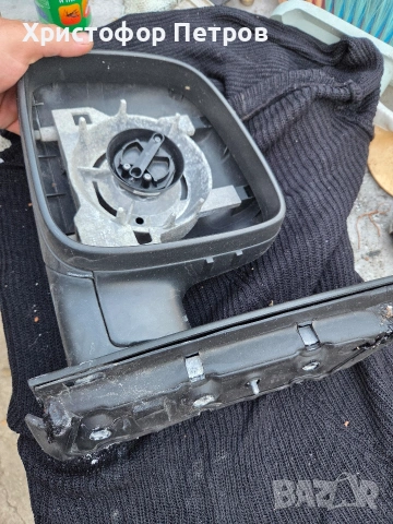огледала за vw caddy , снимка 2 - Части - 55040334
