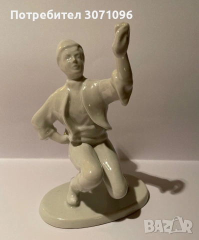 Българска стара порцеланова фигура