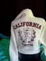 Къс бял колежански суитшърт с качулка и принт мече, като нов Los Angeles California, снимка 3