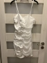 Нова стилна бяла мини рокля с набрани детайли (Made in Italy), снимка 2