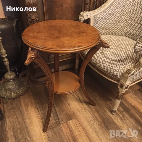 Кафе маса с глави на овни