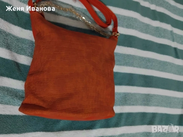 👜 Елегантна дамска чанта AVON – НОВА – свеж червен цвят, снимка 4 - Чанти - 55608802