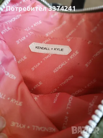 Малка дамска раница Kendall+Kylie, снимка 5 - Раници - 55475635