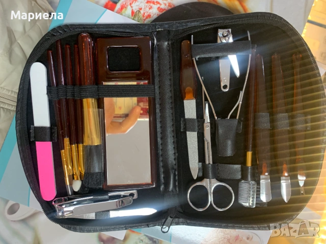 Комплект за маникюр и грим / 18 части