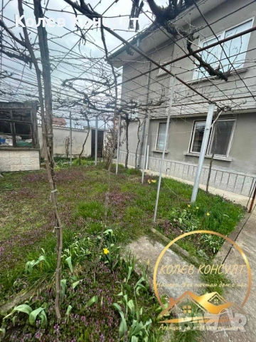 Двуетажна къща село Бъдеще ,област Стара Загора, снимка 3 - Къщи - 54113544