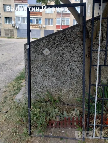 Продавам охранителна врата тип решетка , снимка 2 - Входни врати - 55679539