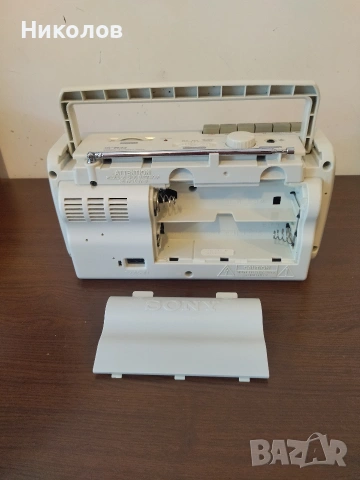 Продавам радио с касетка SONY CFM-10, снимка 5 - Радиокасетофони, транзистори - 55256503