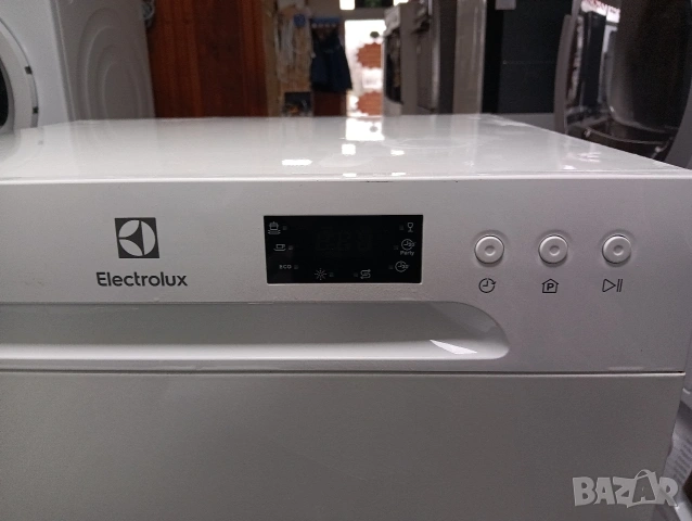 Малка съдомиялна за под мивка тип кубче Elektrolux за 6 комплекта с 2 години гаранция!, снимка 3 - Съдомиялни - 53954873