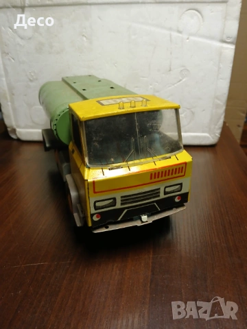 Стара руска играчка ламаринен камион., снимка 2 - Колекции - 54017019