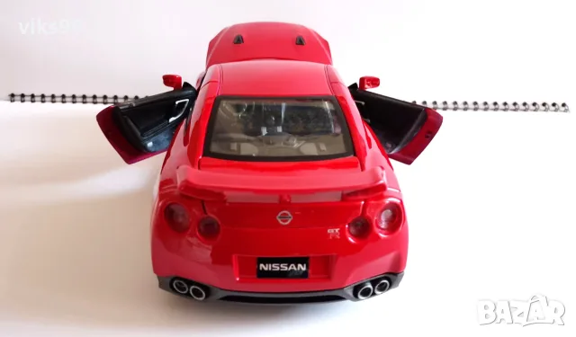 Nissan GT-R 2009 Bburago DIAMOND Мащаб 1:18, снимка 4 - Колекции - 55626301