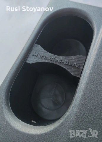 Поставка за чаша за Mercedes-Benz A Class, CLA, GLA, снимка 2 - Части - 54542770