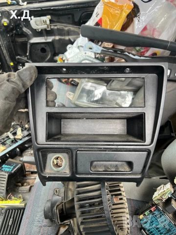 Интериорна пласмаса с пепелник Мицубиши спейс Рънър 1998г 