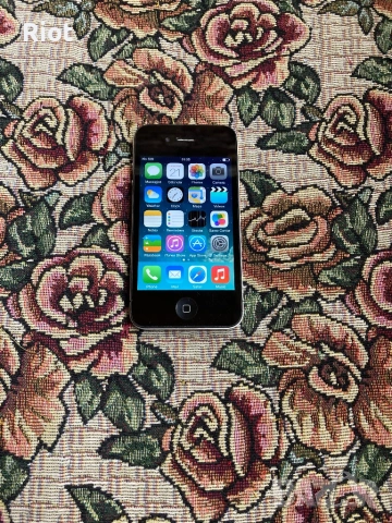 Продавам iPhone 4 
