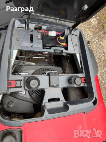 Тракторна косачка Castelgarden с кош 10 к.с briggs&stratton , снимка 12 - Градинска техника - 54608521
