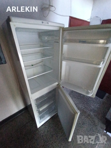 Хладилник с фризер Indesit, снимка 6 - Хладилници - 55063863