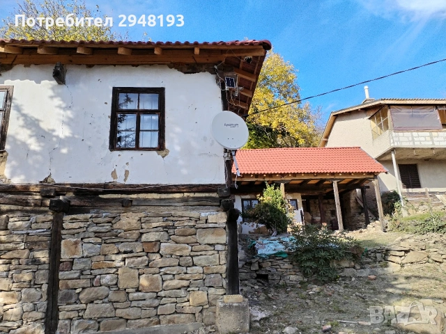 Къща с двор, ток, вода. Намира се на 8км.от Трявна 
