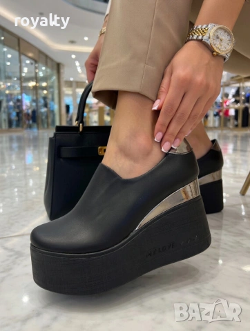 Обувки на платформа - черна кожа и лак