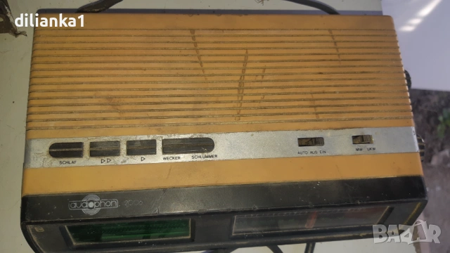 Старо радио с часовник, снимка 2 - Радиокасетофони, транзистори - 54358222