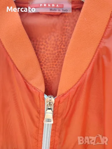 Оригинално дамско яке ветровка Prada Sport, снимка 4 - Якета - 55527488