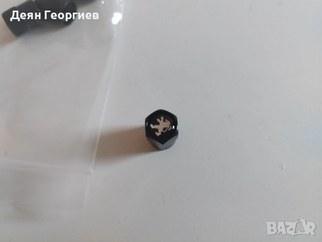 Продавам комплект 4 алуминиеви капачки за автомобилни вентили, Hexagon, Peugeot, черни
