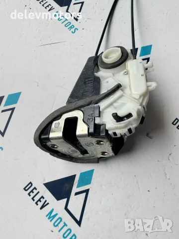 690600D310 задна лява брава от Toyota Yaris P13, 1.0i, 72 ph., 5 sp., engine 1KR-FE, KSP130 2020