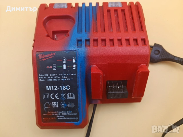 Milwaukee M12-18C зарядно