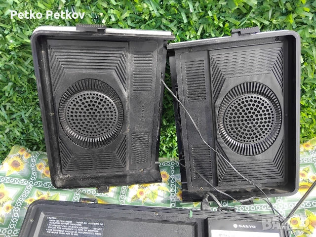 Продавам един антрактивен Касетофон за Пикник ( SANYO G 2600 JAPAN 1975г) , снимка 3 - Радиокасетофони, транзистори - 54542590