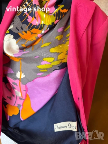 Копринен шал Christian Dior, снимка 12 - Шалове - 54181771