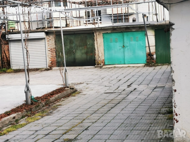 Продава се гараж с подготвено електрозахранване (трифазен ток) – отлична локация 