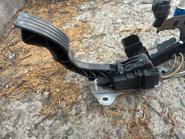 Педал газ 4M51-9F836-AK Ford Focus
