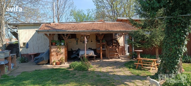 Двуетажна жилина сграда в Ихтиман, снимка 6 - Къщи - 54350669