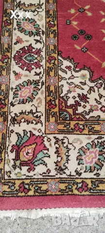 Ръчно тъкан вълнен персийски килим.Ирански.За ценители, снимка 7 - Килими - 55672349