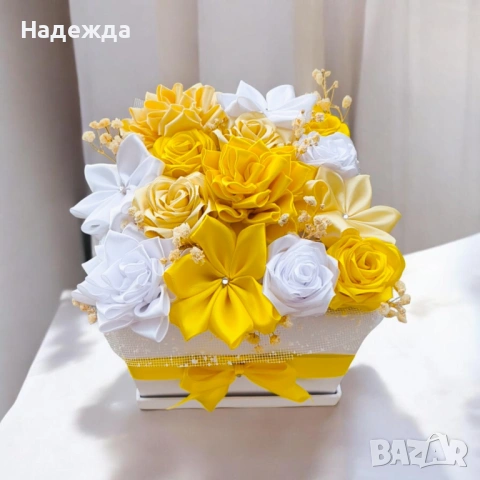 Сатенени цветя в кутия 