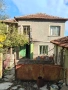 Собственик продава слънчева двуетажна къща с двор в емблематичното село Войника, снимка 2