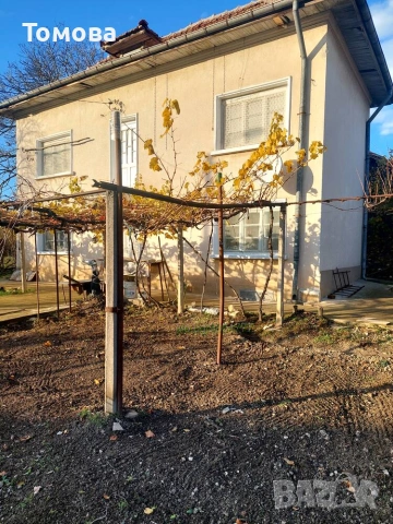 Собственик продава двуетажна къща с двор в село Горна Бешовица, снимка 13 - Къщи - 43938383