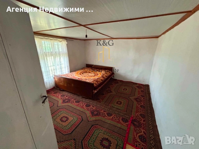 Две къщи в един двор в село Осенец , снимка 2 - Къщи - 55174850