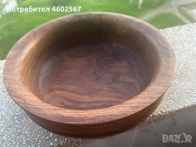 Дървени купи от естествено дърво орех. 