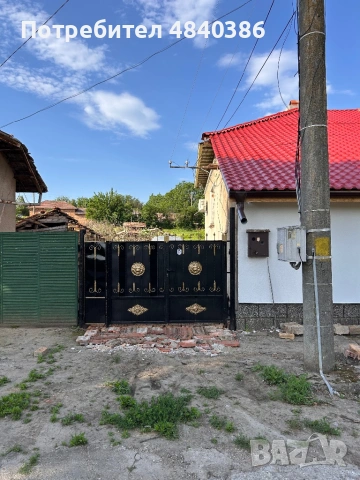 Масивна двуетажна къща с голям двор в с. Хаджи Димитрово, общ. Свищов Обл. В.Търново, снимка 2 - Къщи - 54700562