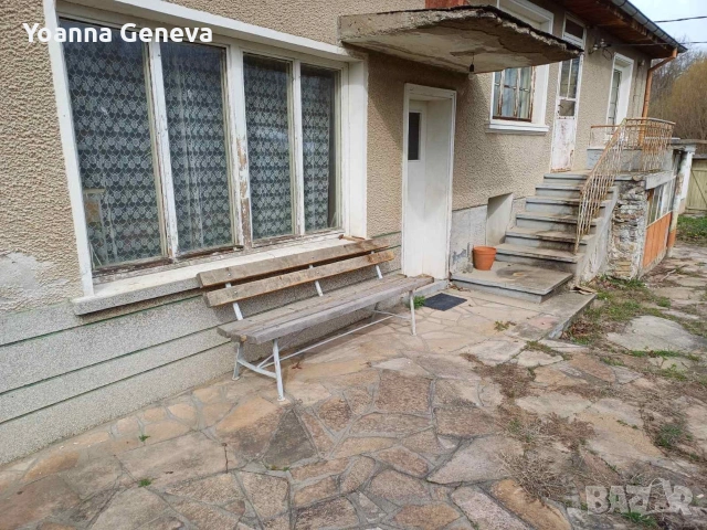 Продавам двуетажна тухлена къща, снимка 3 - Къщи - 55003513