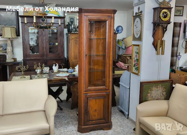 Ъглова витрина от дъб